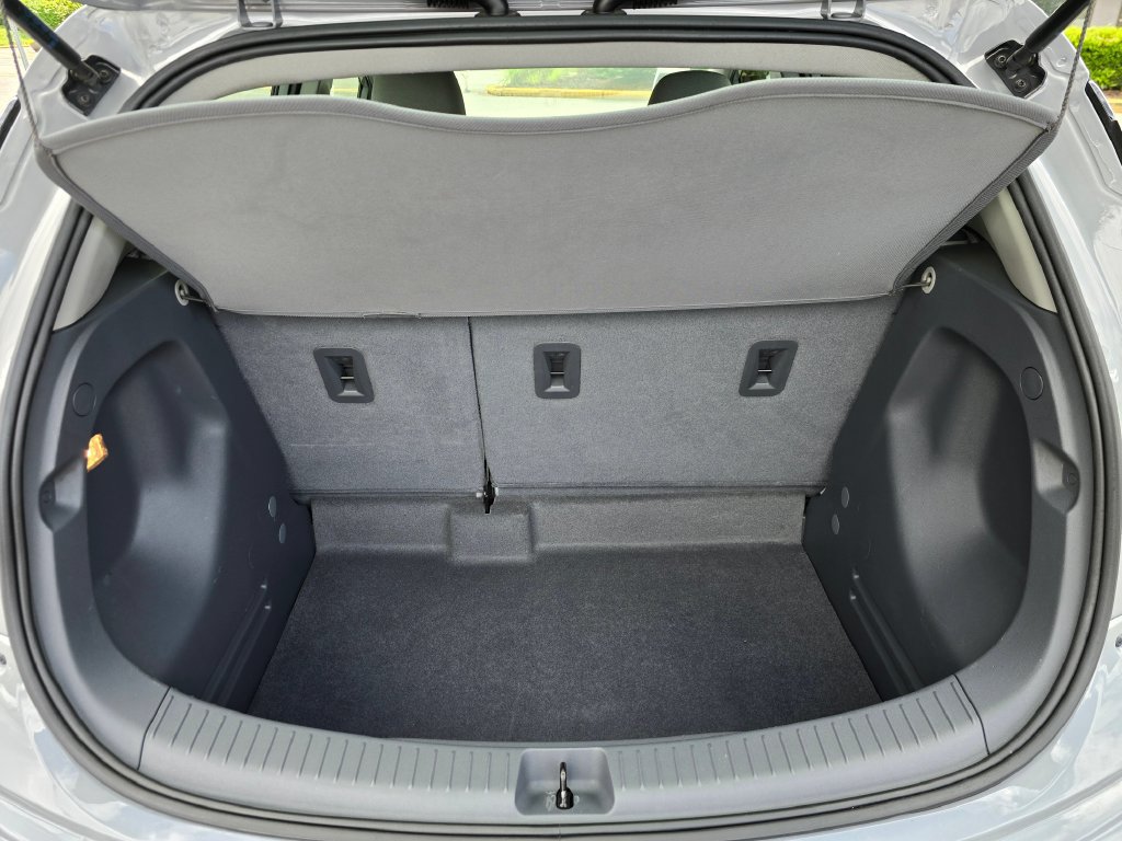 Used 2020 Chevrolet Bolt LT FWD image 17