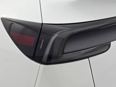 Used 2026 Tesla Model Y Long Range image 32