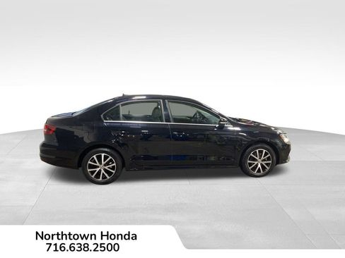 Used 2017 Volkswagen Jetta SE image 10