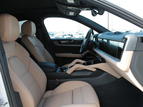 New 2026 Porsche Cayenne Coupe image 25