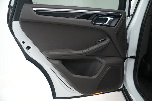 Certified 2026 Porsche Macan AWD/4WD image 31
