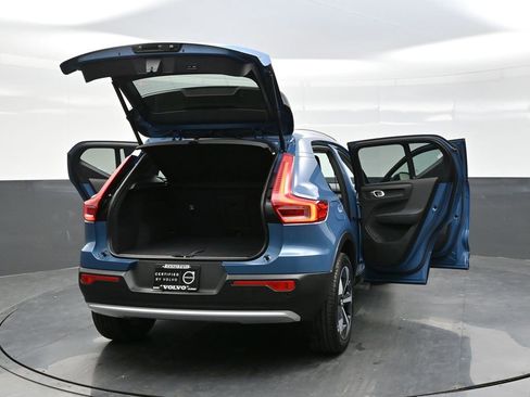 Used 2025 Volvo XC40 B5 Plus image 37