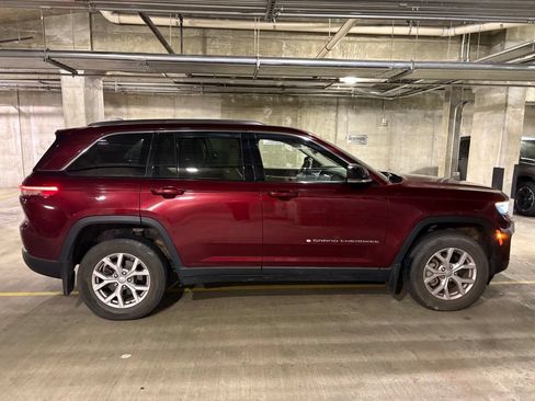 Used 2022 Jeep Grand Cherokee Limited AWD/4WD image 2