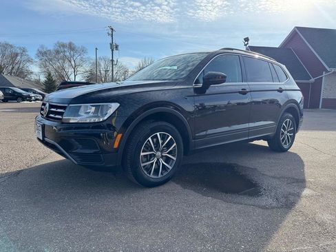 Used 2019 Volkswagen Tiguan SE w/ Panoramic Sunroof Package image 10