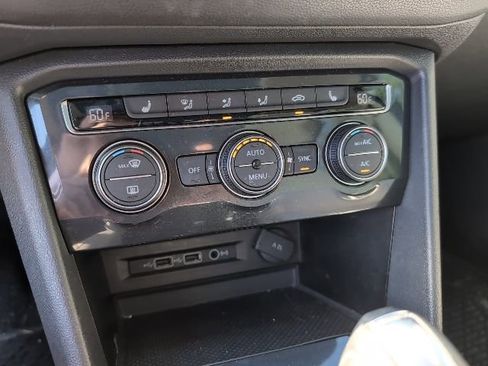 Used 2018 Volkswagen Tiguan SE w/ Panoramic Sunroof Package image 19