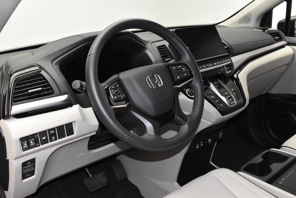 Used 2025 Honda Odyssey Touring image 17