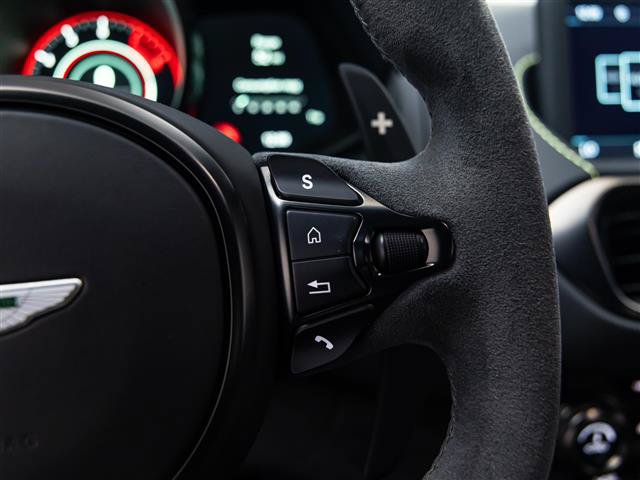Used 2023 Aston Martin V8 Vantage Coupe RWD image 25
