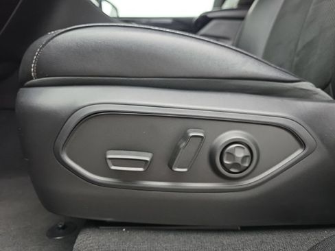 Used 2023 Jeep Grand Cherokee L Laredo AWD/4WD image 22