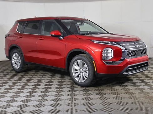 New 2026 Mitsubishi Outlander ES image 2