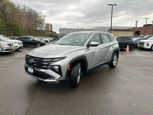 Used 2025 Hyundai Tucson SE image 4