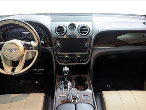 Used 2019 Bentley Bentayga AWD/4WD image 27