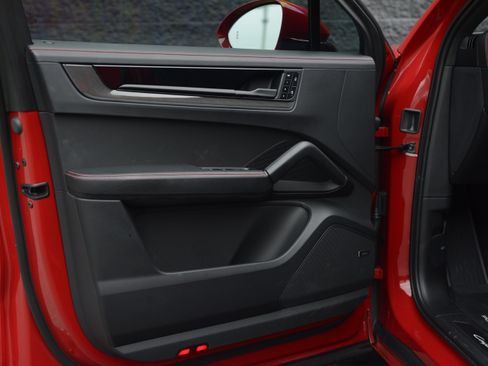 Certified 2025 Porsche Cayenne GTS AWD/4WD image 13