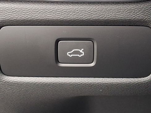 Certified 2023 Volvo XC60 B5 Plus w/ Climate Package AWD/4WD image 25