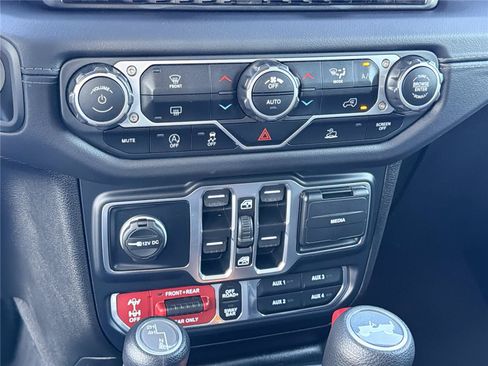 Used 2025 Jeep Wrangler Unlimited Rubicon AWD/4WD image 29