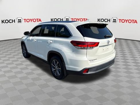 Used 2019 Toyota Highlander XLE AWD/4WD image 6