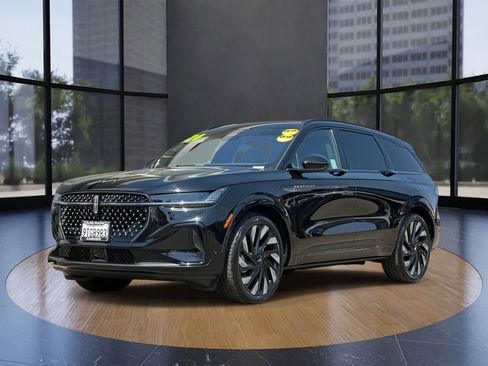 Used 2024 Lincoln Nautilus Reserve w/ Equipment Group 202A image 7