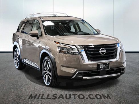 Used 2024 Nissan Pathfinder Platinum w/ Cargo Package image 11