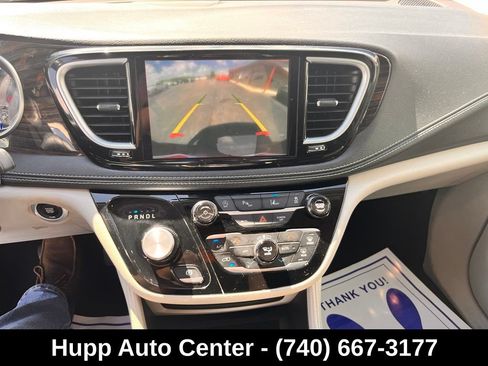 Used 2023 Chrysler Pacifica Limited FWD image 15