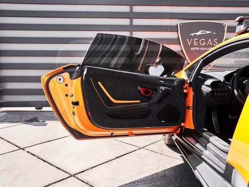 Used 2023 Lamborghini Huracan Sterrato image 37