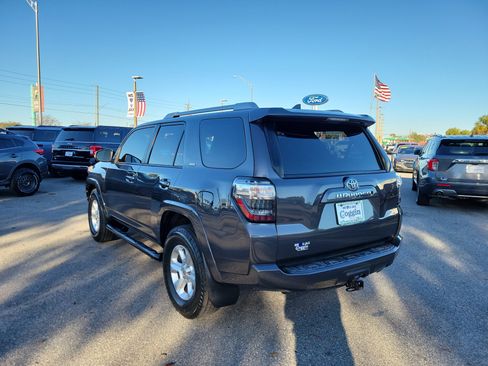 Used 2017 Toyota 4Runner SR5 image 2