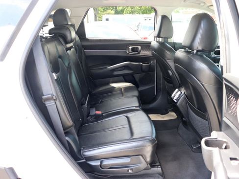 Used 2024 Kia Sorento S FWD image 15
