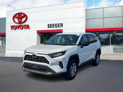Used 2022 Toyota RAV4 LE w/ Carpet Mat Package (TMS) AWD/4WD image 11