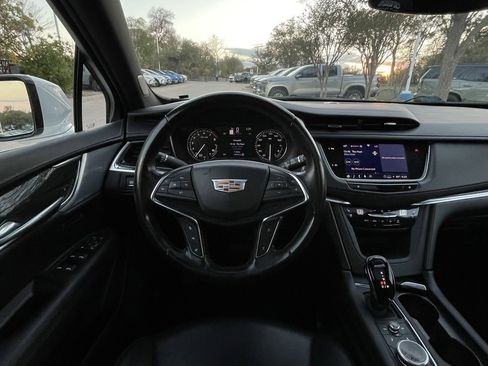 Used 2023 Cadillac XT5 Premium Luxury image 11