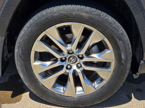 Used 2021 Toyota RAV4 XLE Premium FWD image 7