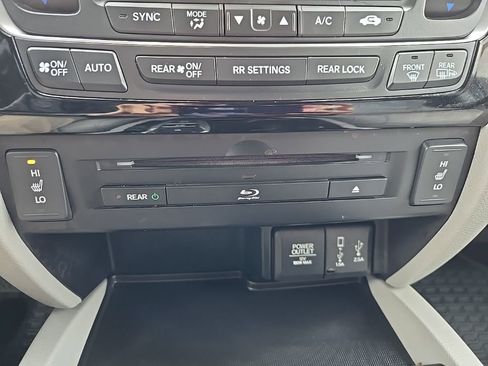 Used 2018 Honda Pilot Touring image 27
