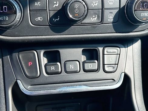 Used 2018 GMC Terrain SLE w/ Driver Convenience Package AWD/4WD image 17