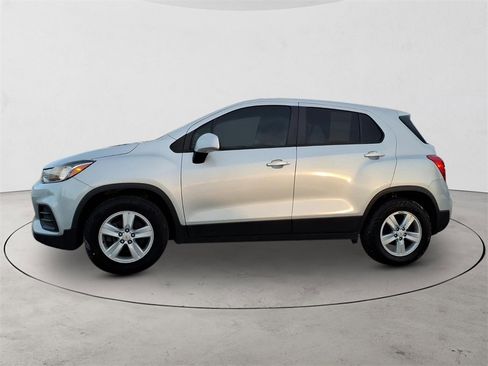 Used 2021 Chevrolet Trax LS w/ Tint and Cruise Package image 9