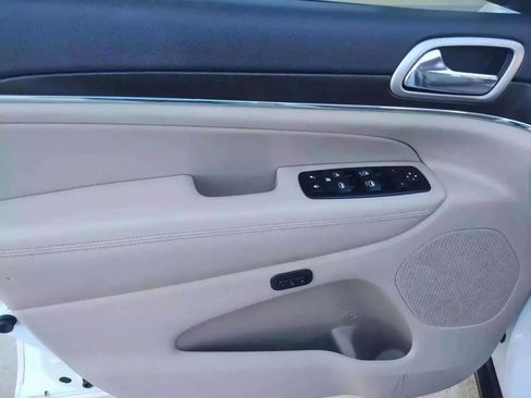 Used 2015 Jeep Grand Cherokee Limited image 17