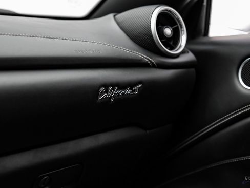 Used 2016 Ferrari California T image 63