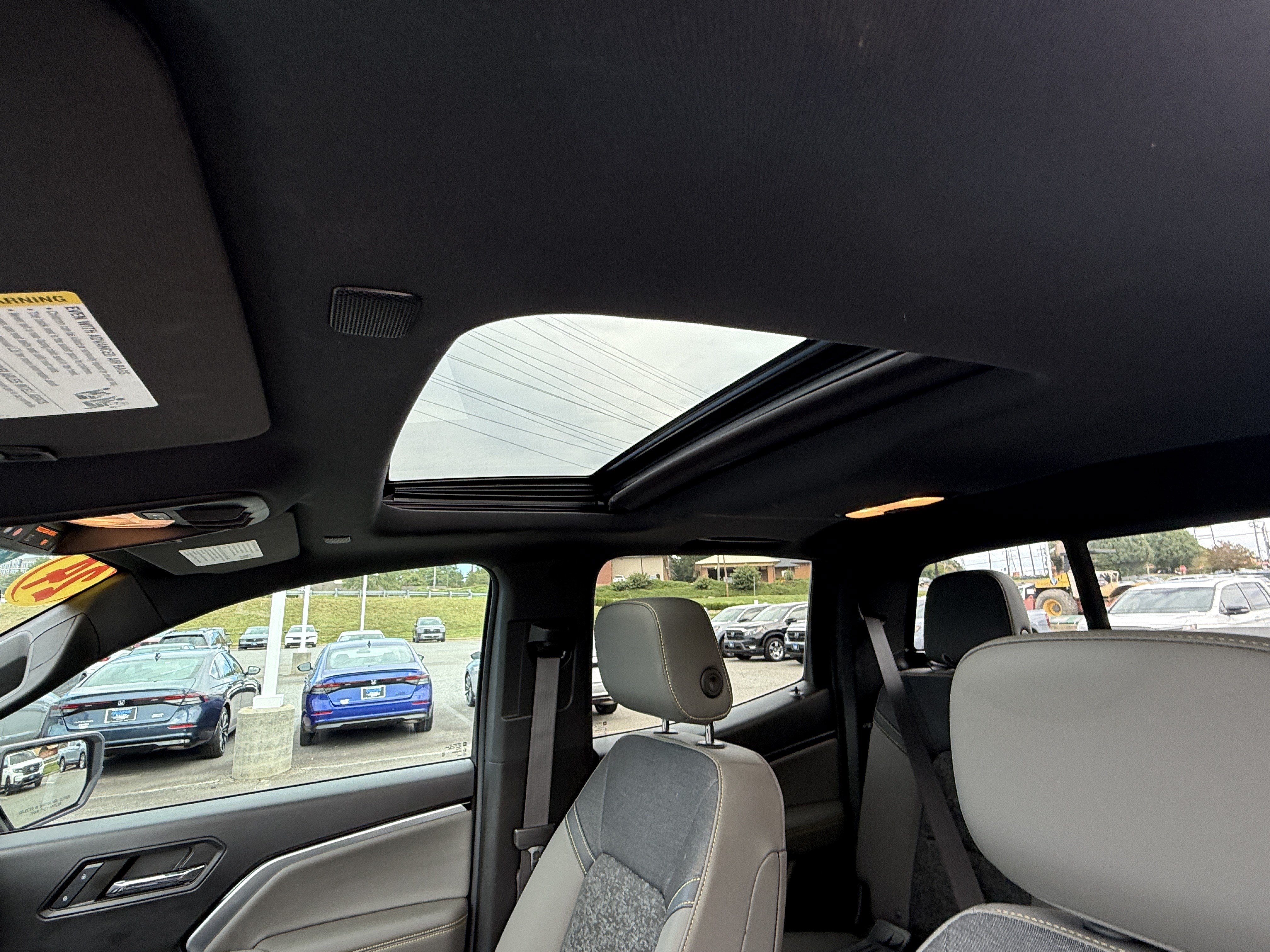 Used 2024 Chevrolet Colorado ZR2 w/ Technology Package AWD/4WD image 29