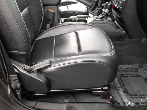 Used 2019 Jeep Wrangler Unlimited Sahara image 41