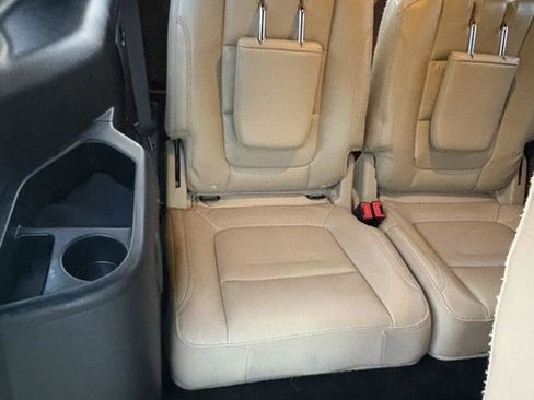 Used 2017 Ford Explorer XLT w/ Equipment Group 202A image 18