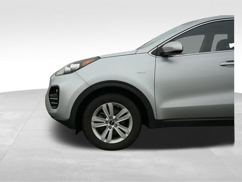 Used 2018 Kia Sportage LX AWD/4WD image 3
