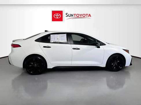 Used 2021 Toyota Corolla SE FWD image 2