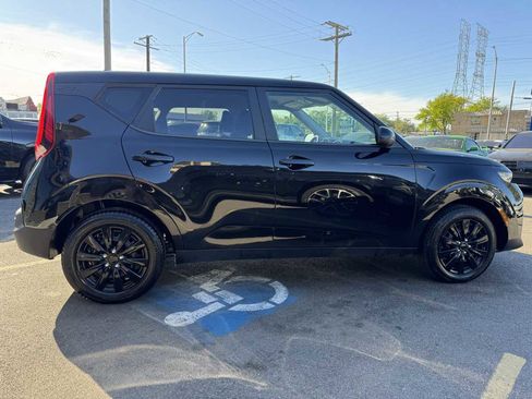 Used 2022 Kia Soul LX FWD image 4