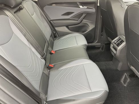 New 2026 Volkswagen Tiguan SE FWD image 9