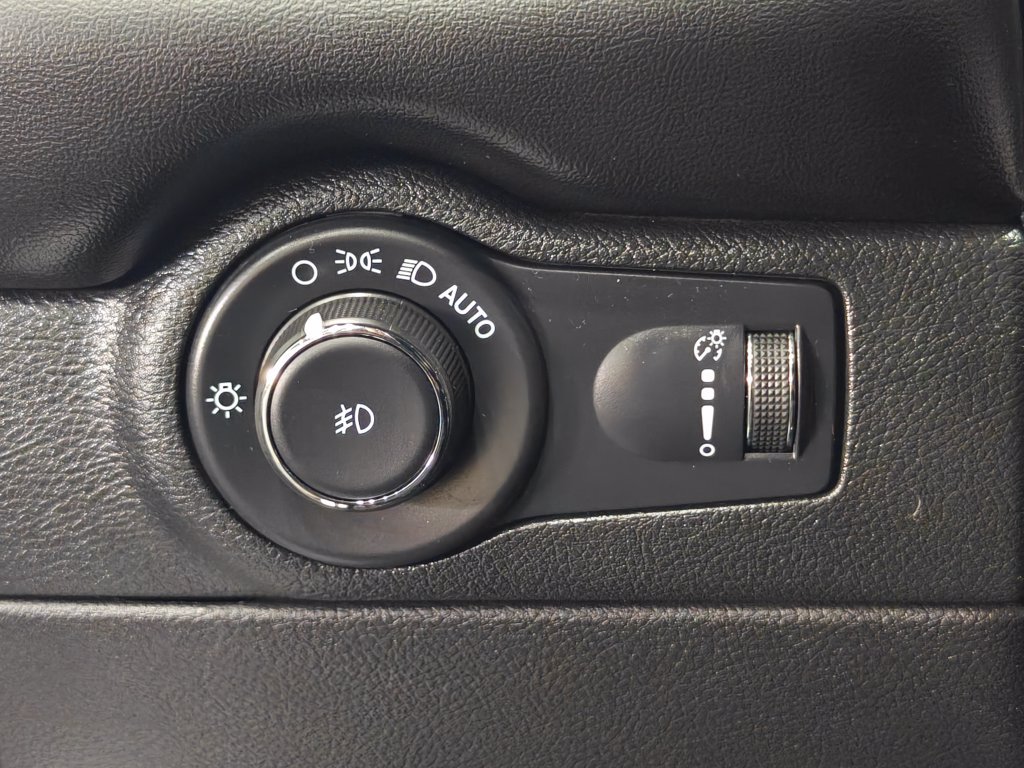 Used 2022 Dodge Durango R/T w/ Blacktop Package AWD/4WD image 54