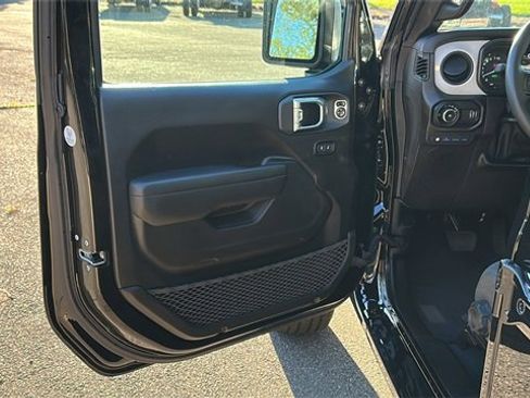 Used 2024 Jeep Wrangler Unlimited w/ Convenience Group image 9