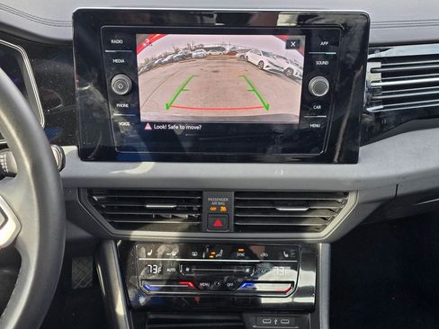 Used 2025 Volkswagen Jetta SE image 18