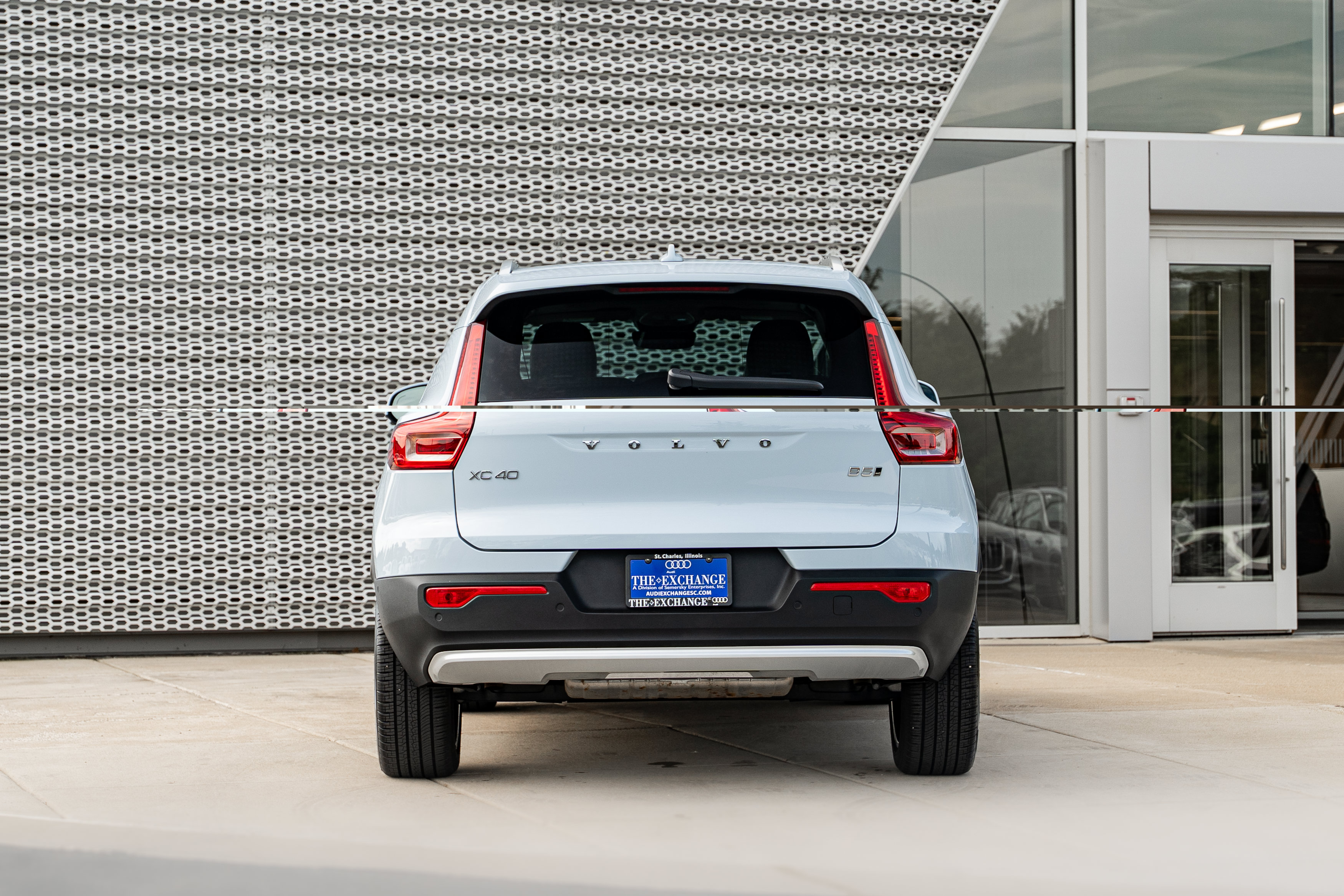 Used 2024 Volvo XC40 B5 Plus w/ Protection Package Premier AWD/4WD image 24