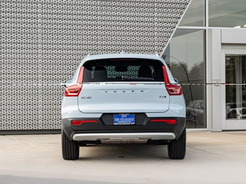 Used 2024 Volvo XC40 B5 Plus w/ Protection Package Premier AWD/4WD image 24