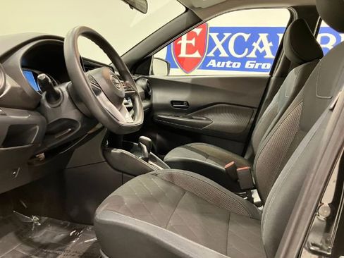 Used 2019 Nissan Kicks S image 15