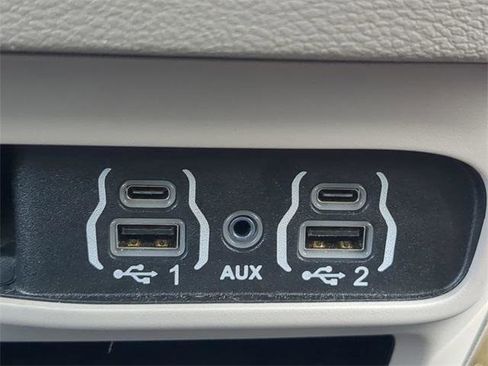 Certified 2024 Chrysler Pacifica Touring-L image 27