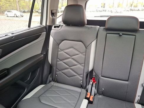 Certified 2025 Volkswagen Atlas Peak Edition SE AWD/4WD image 18