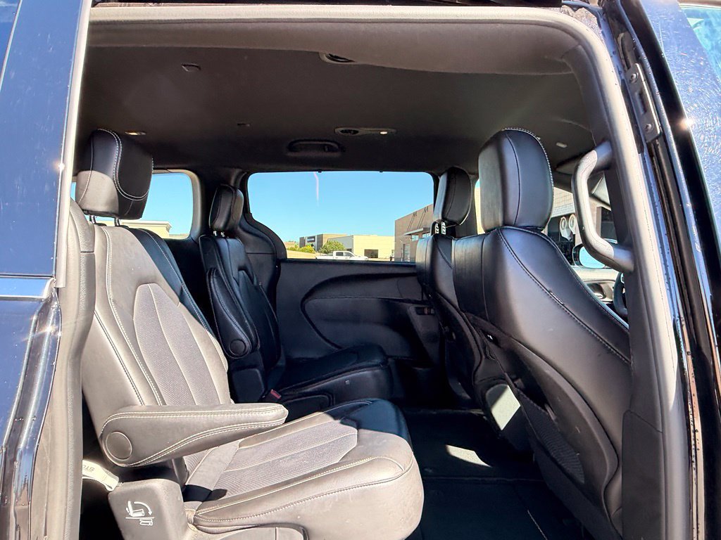 Certified 2025 Chrysler Pacifica Select FWD image 17