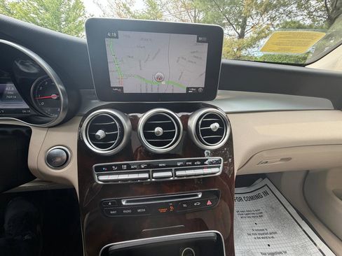Used 2018 Mercedes-Benz GLC 300 4MATIC image 32